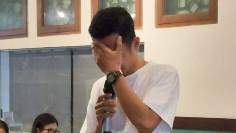 Benaya Harobu Breaks Down in Tears at Reset Indonesia Book Launch in Medan