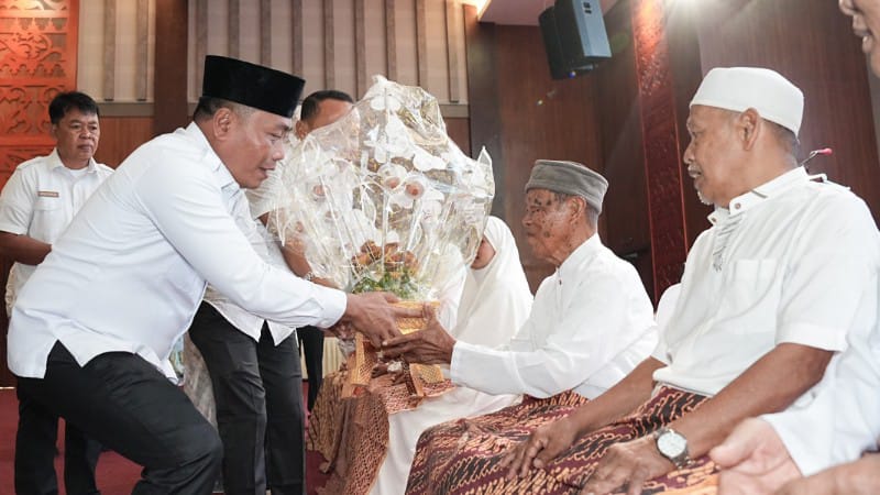 Deli Serdang Prepares 562 Hajj Pilgrims with Tepung Tawar Ceremony