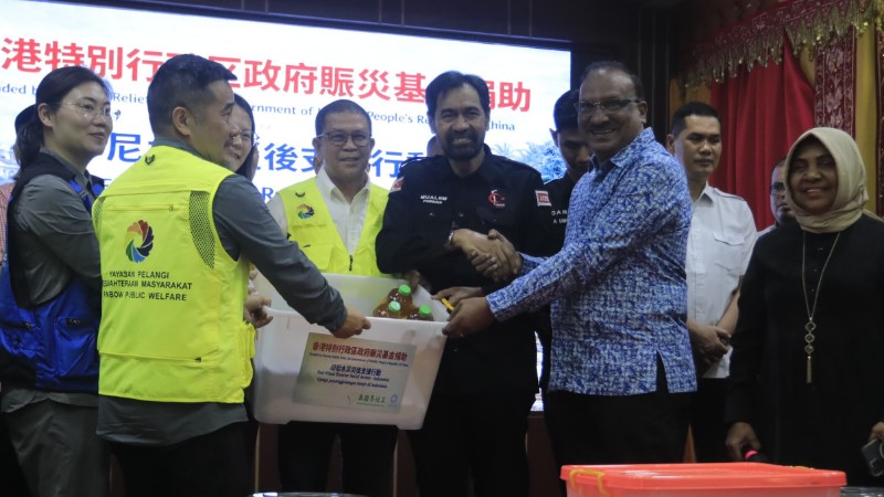 China and Malaysia Volunteers Distribute 9,500 Aid Packages to Aceh Disaster Victims