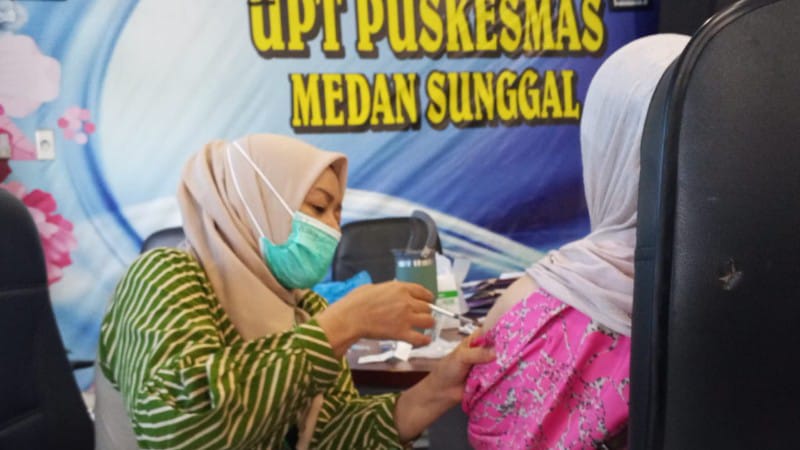 Medan Hajj Pilgrims Receive Vaccinations Ahead of Departure