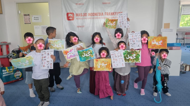 Frankfurt WNI Celebrate Kartini Day with Film Screening, Kebaya Contest, and Quran Program