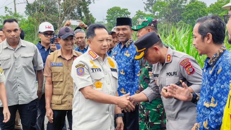 Tito Karnavian Inspects Sinkhole in Aceh Tengah