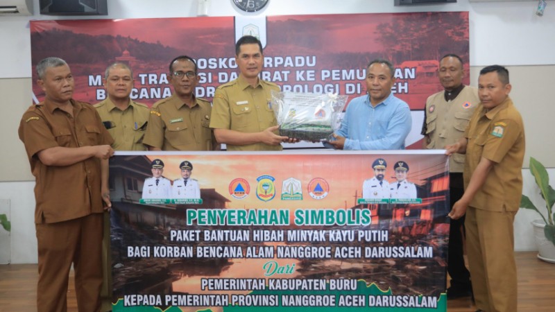 Pulau Buru Sends 2,000 Bottles of Eucalyptus Oil to Aceh Disaster Victims