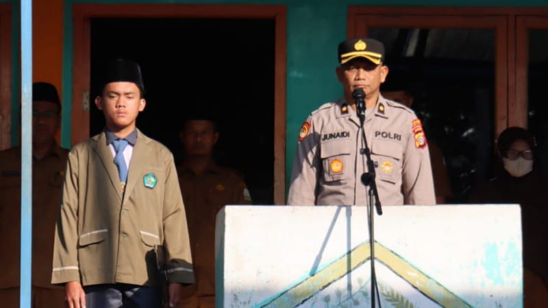 Police Strengthen Student Discipline Through &lsquo;Saweu Sikula&rsquo; Program in Central Aceh