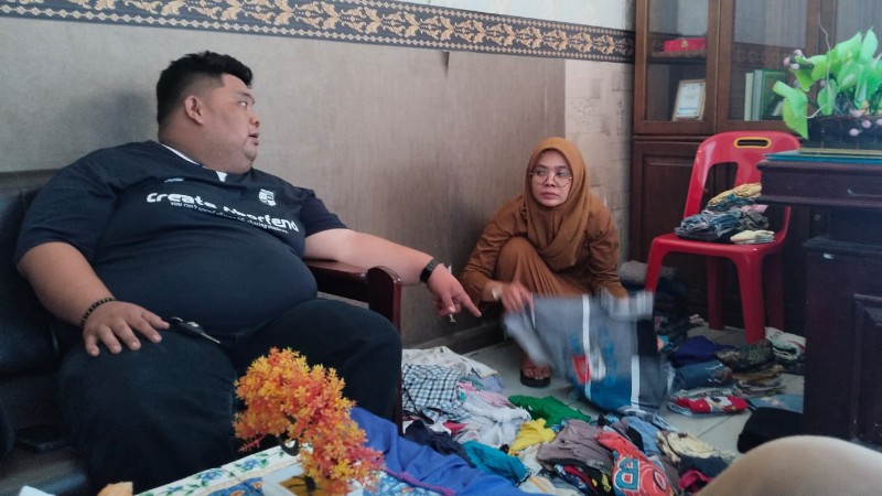 Kota Pinang Lurah Delivers Direct Aid to Orphans