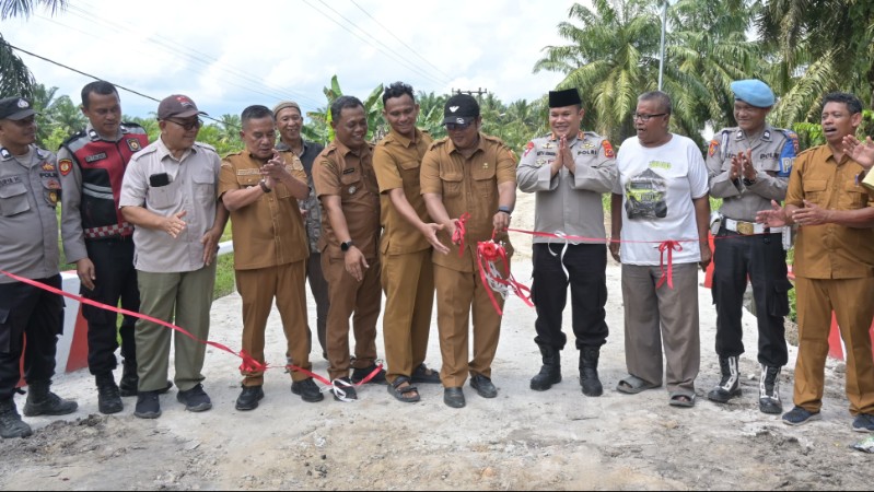 Red-White &ldquo;Presisi Bridge&rdquo; Inaugurated in South Labuhanbatu, Boosting Rural Connectivity