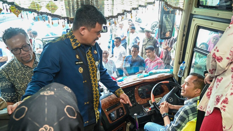 Bobby Nasution Visits PT ALS After Muratara Bus Crash, 16 Dead