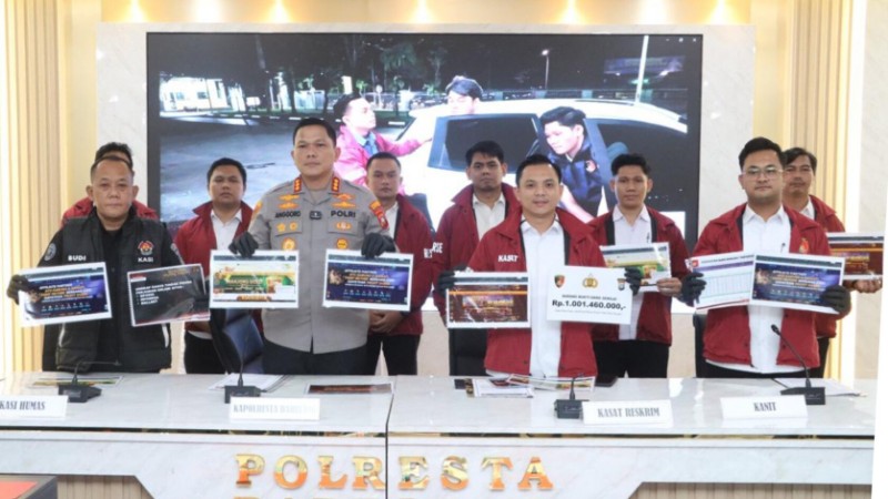 Barelang Police Bust Online Gambling Syndicate in Batam, Three Arrested