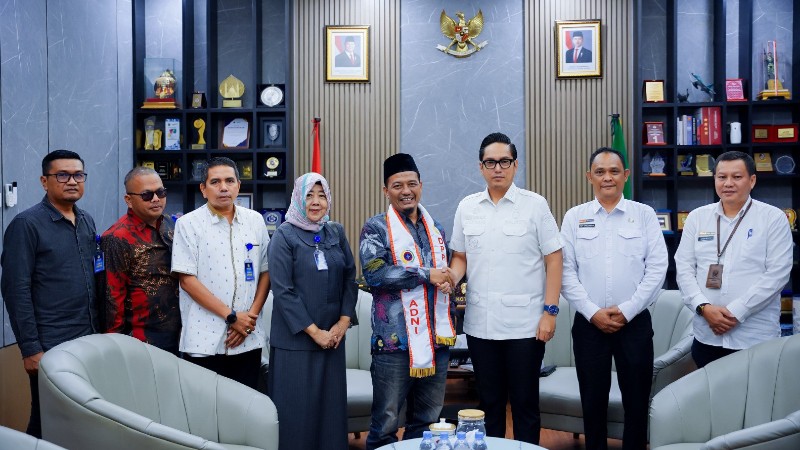 Rico Waas Promotes Legal Literacy in Medan Through AdNI Collaboration