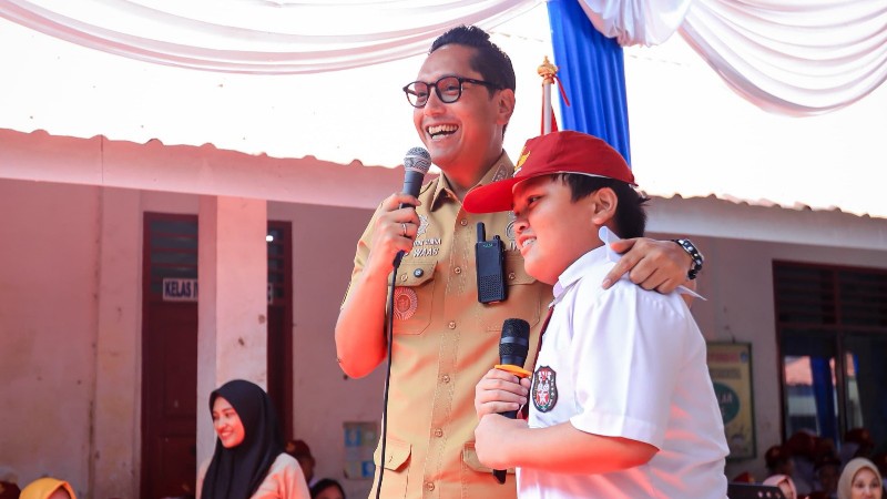 WeLoveU Foundation Donates 100 Sets of School Furniture to SDN 066654 Medan After Devastating Flood