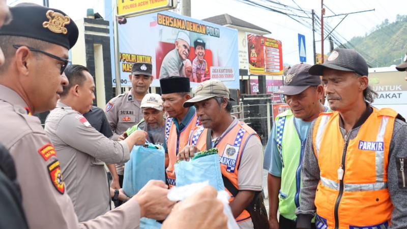 Aceh Tengah Police Mark May Day 2026 with &lsquo;Jumat Berbagi&rsquo; Social Action