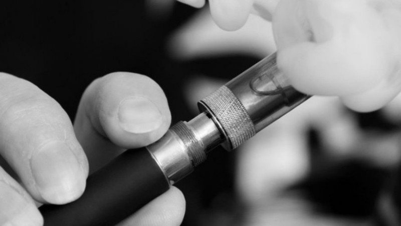 North Sumatra Governor Plans Public Ban on E-Cigarettes Over Drug Concerns
