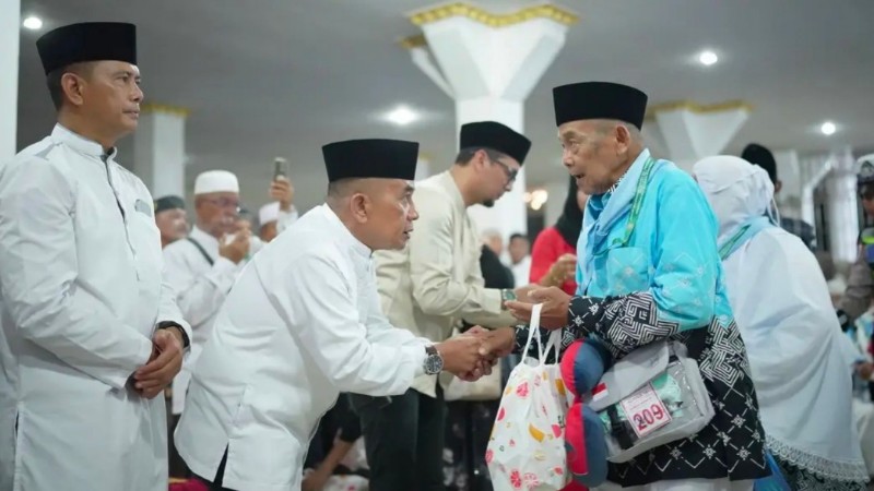 147 Hajj Pilgrims from South Labuhanbatu Bid Emotional Farewell to Mecca