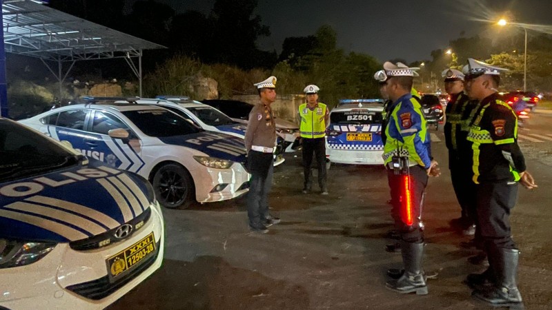 Barelang Police Crack Down on Trucks Without Brake Lights in Batam Night Patrol