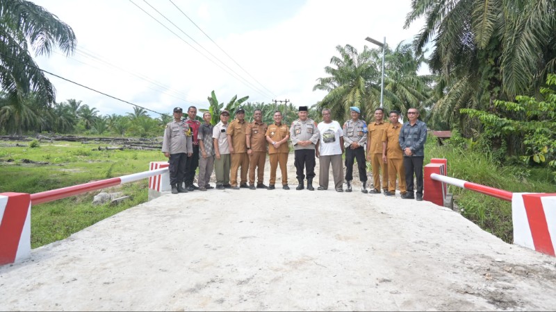 Vice Regent Inaugurates Merah Putih Presisi Bridge in Bunut Pekan