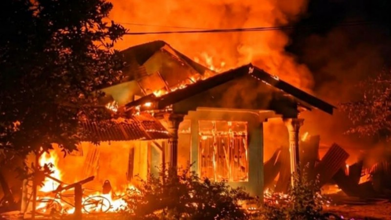 House and Car Destroyed in Severe Fire in Labuhanbatu Selatan
