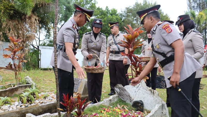 Police Honor Fallen Heroes at Reje Bukit Memorial Ceremony