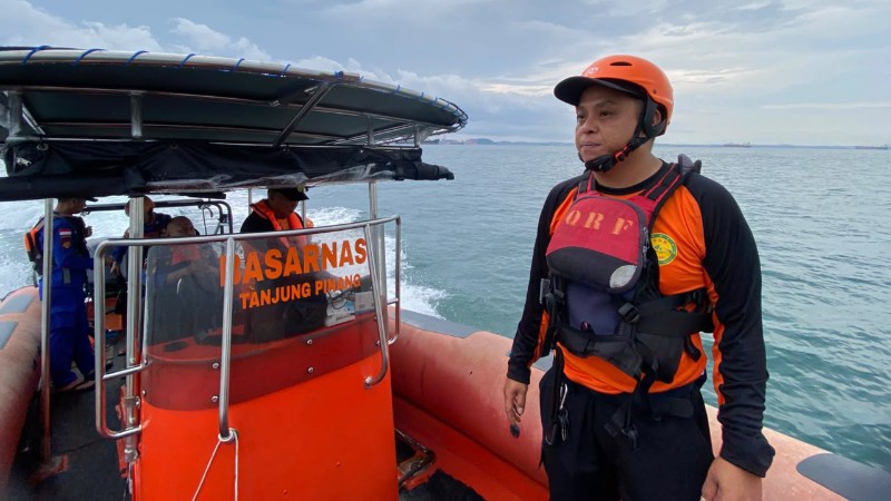 Missing KM Pasifik II Crew Member Still Sought in Riau Strait