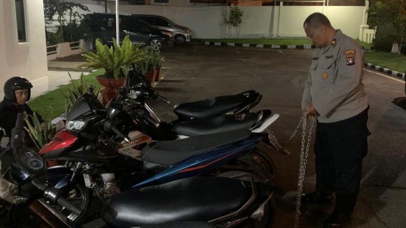 Eight Motorcycles Seized in Night Patrol Across Batam by TRC Zona 4