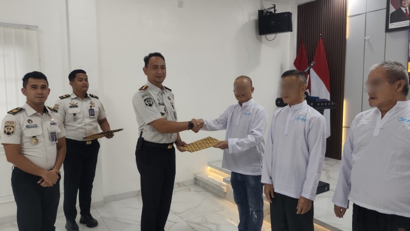 Batam Prison Grants Waisak Remission to 15 Inmates