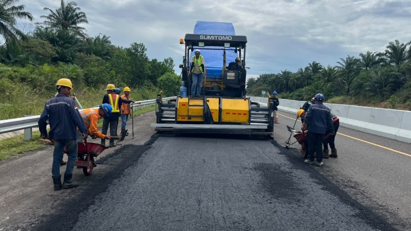 Road Maintenance Enhances Comfort on Pekanbaru&ndash;Dumai Toll Road: Hutama Karya Intensifies Routine Infrastructure Upkeep
