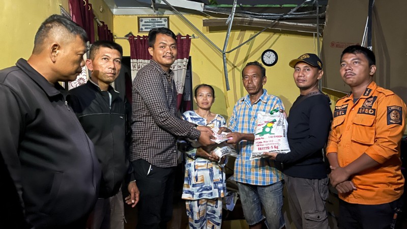 Tornado Damages House in Sambirejo Timur, Local Leader Responds Swiftly with Emergency Aid