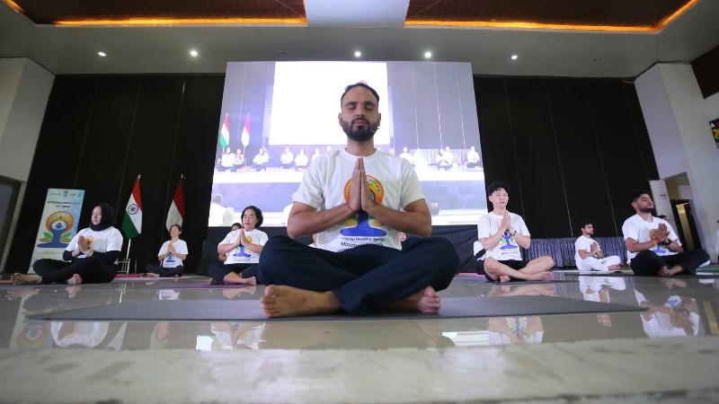Medan Becomes Center of 12th International Day of Yoga Celebration as Over 500 Participants Fill Tourism Polytechnic Campus