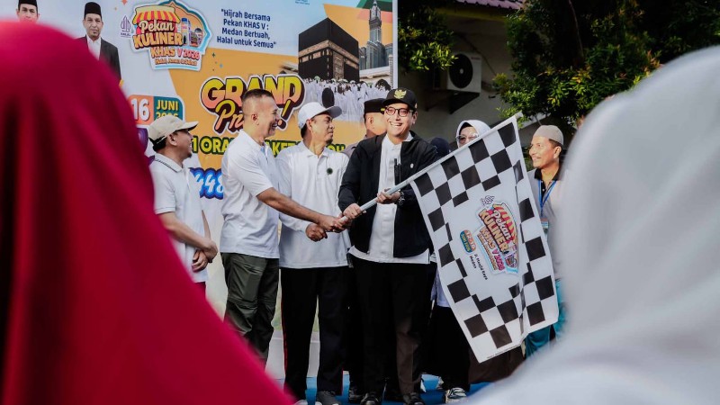 Medan Mayor Rico Waas Launches Fun Walk at Pekan KHAS 2026