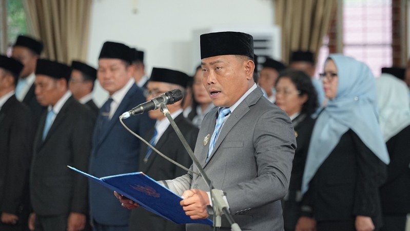 Deli Serdang Vice Regent Swears in 23 Officials in Major Administrative Reshuffle