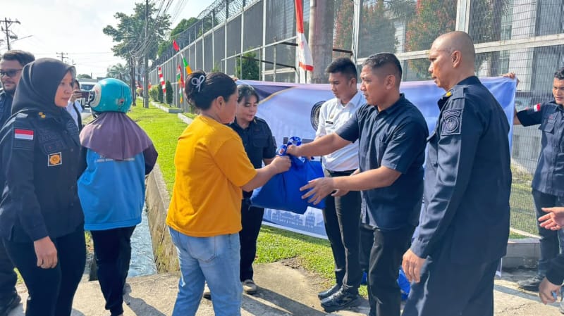 Medan Prison Distributes Social Aid to Surrounding Community