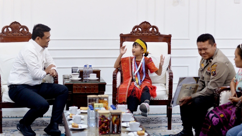 Bobby Nasution Awards Scholarship and Tablet to ASMC 2026 Gold Medalist