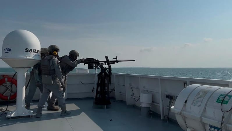 Bakamla RI Tests Weapon Readiness in Live-Fire Exercise off Galang Waters