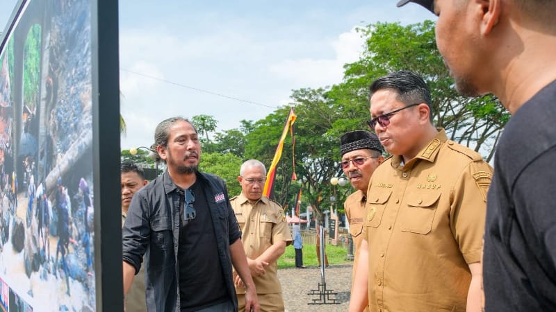 Photojournalism Exhibition "Prahara Pulau Emas" Opens in Tanah Datar, Calls for Stronger Environmental Protection
