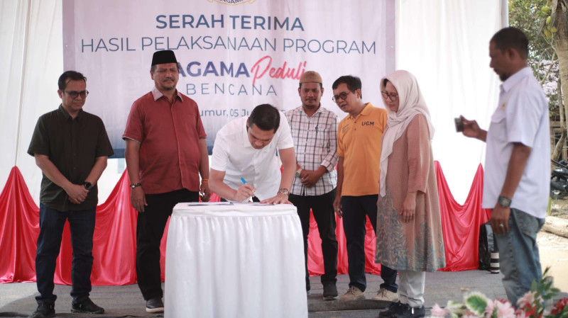 KAGAMA Hands Over 26 Temporary Shelters for Flood Victims in Aceh Tamiang