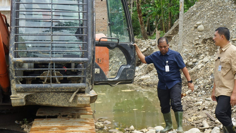 North Sumatra Government Clears Illegal Gold Mines in Kotanopan, Heavy Equipment Seized