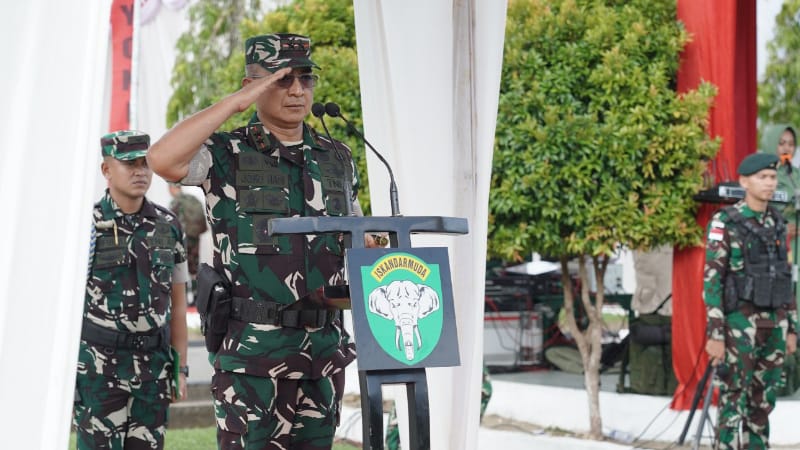 Pangdam IM Reviews Yonif 115/Macan Leuser Readiness for RI-PNG Border Security Mission