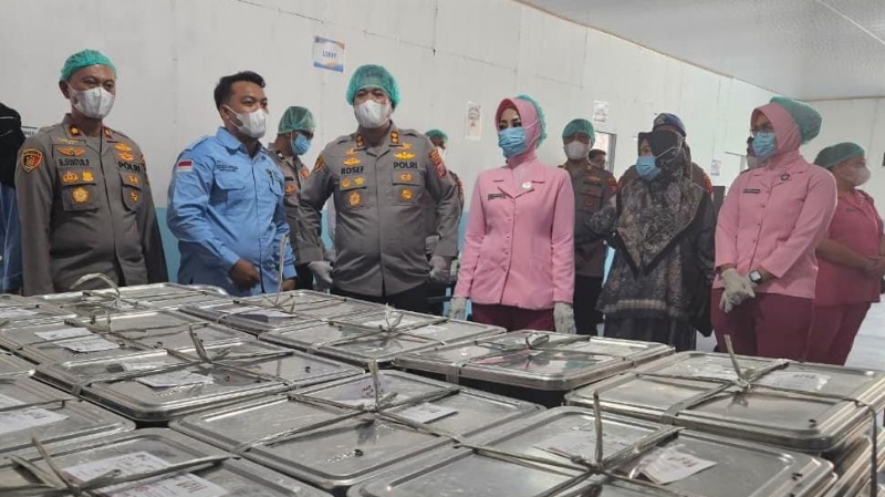 Labuhanbatu Selatan Police Chief Inspects SPPG to Ensure Safe MBG Meals