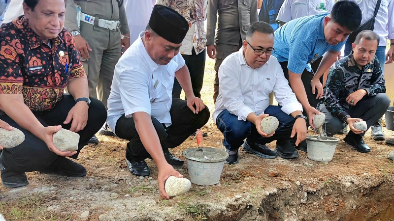 Deli Serdang Deputy Regent Lays Foundation Stone for Ar-Rahman Mosque