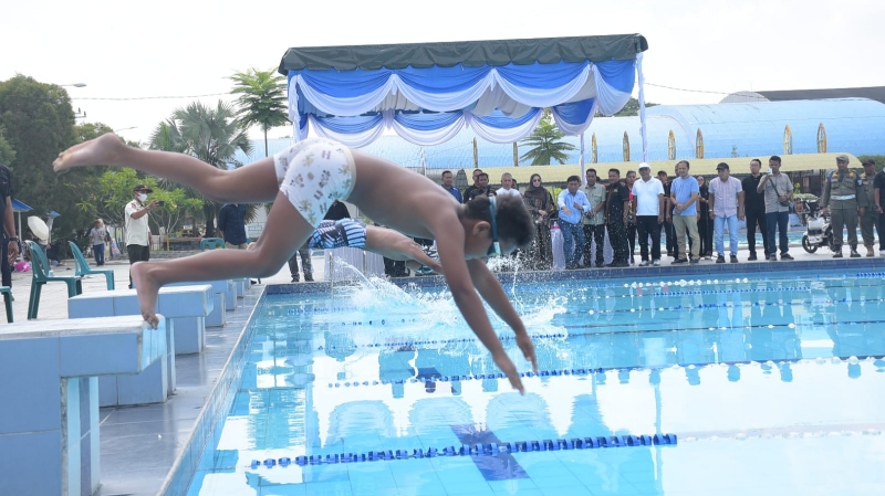 240 Athletes Take Part in Independence Day Swimming Competition in Deli Serdang
