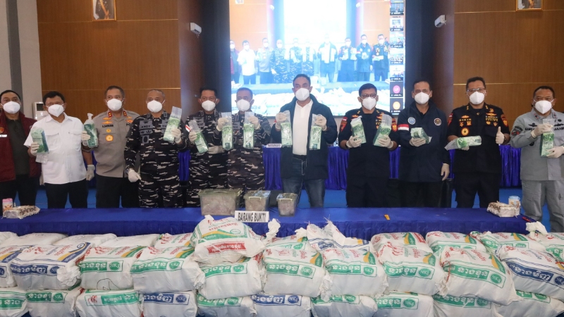Indonesian Navy Foils 1.3-Ton Ketamine Smuggling Attempt off Batam