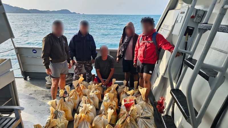 TNI Navy Foils Smuggling of 1.6 Tons of Illegal Tin Sand in Riau Islands