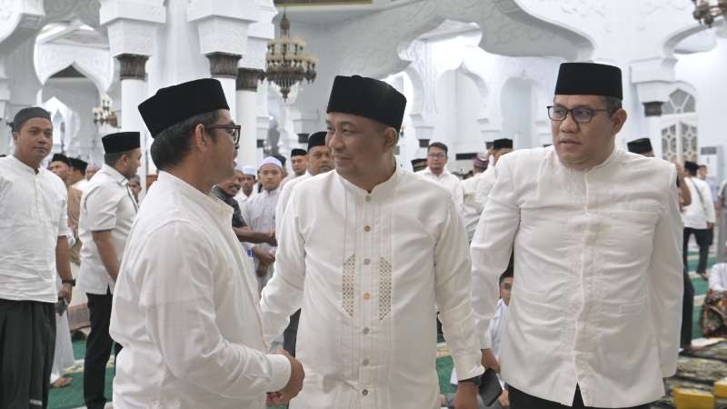 Acting Aceh Regional Secretary Attends Maulid Nabi Celebration at Baiturrahman Grand Mosque
