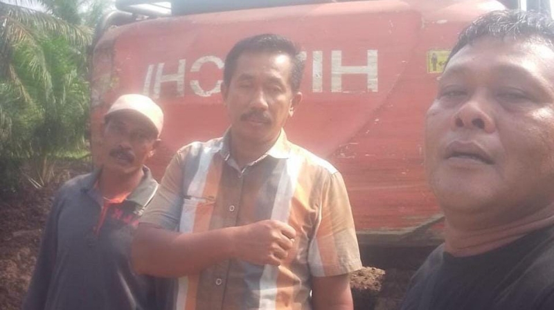 Farmers Protest Excavator Ban on Adipati Plantation HGU Land