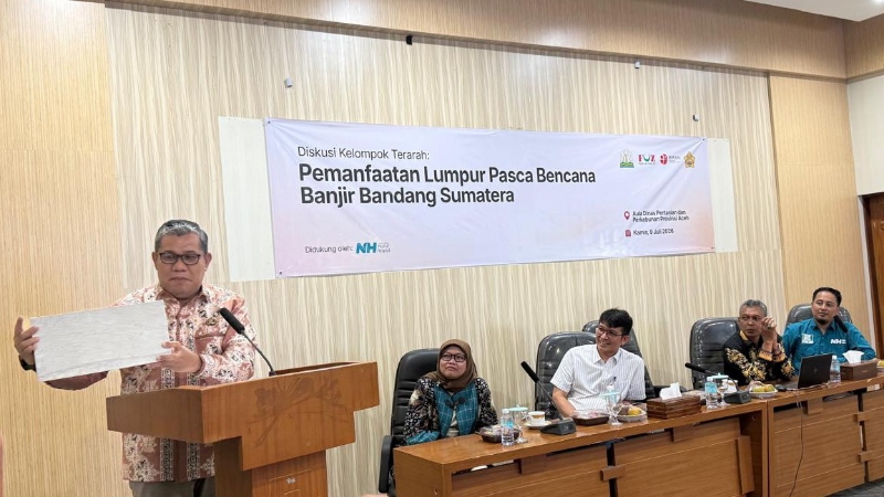 Aceh Governor Muzakir Manaf Backs Aceh Brick Made from Disaster Sediment