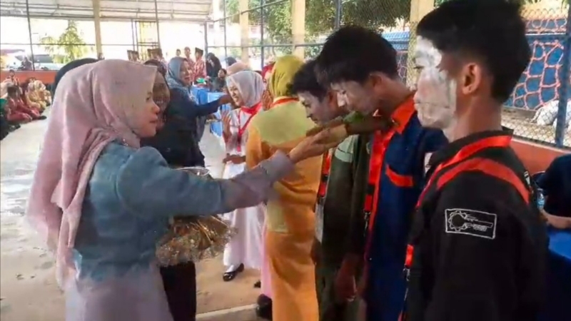 482 Ki Hajar Dewantara Students Begin Industrial Internships