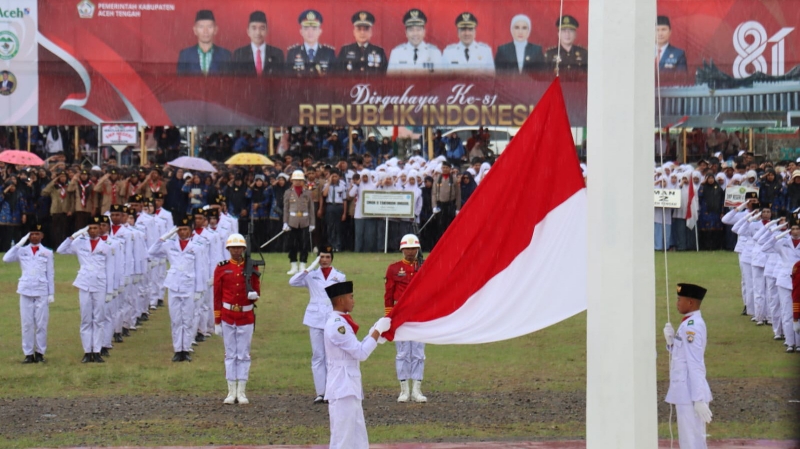 Rain Fails to Dampen Flag-Lowering Ceremony in Aceh Tengah