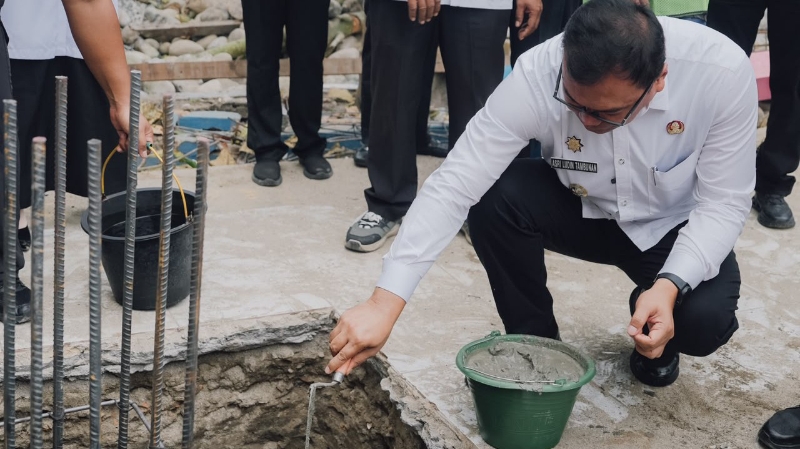 Deli Serdang Regent Starts Construction of Multi-Storey Classrooms at SDN 101921 Karang Anyar