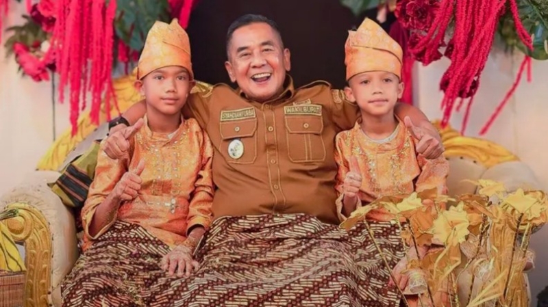 Deputy Regent Syahdian Purba Siboro Attends Circumcision Ceremony of Kotapinang Subdistrict Head&rsquo;s Two Sons