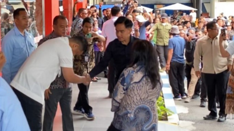 Gibran: Government to Cover Treatment Costs for Students in Suspected MBG Food Poisoning Case