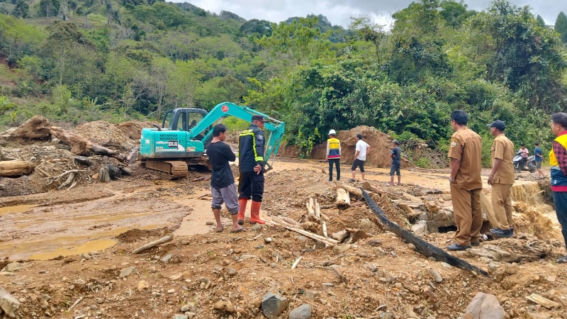 Landslide Blocks Takengon&ndash;Celala Road, Route Reopens to Traffic